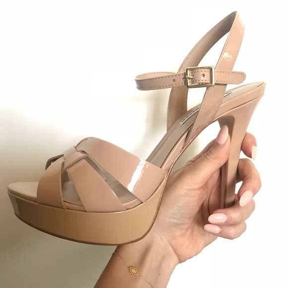 hoka arahi wide womens